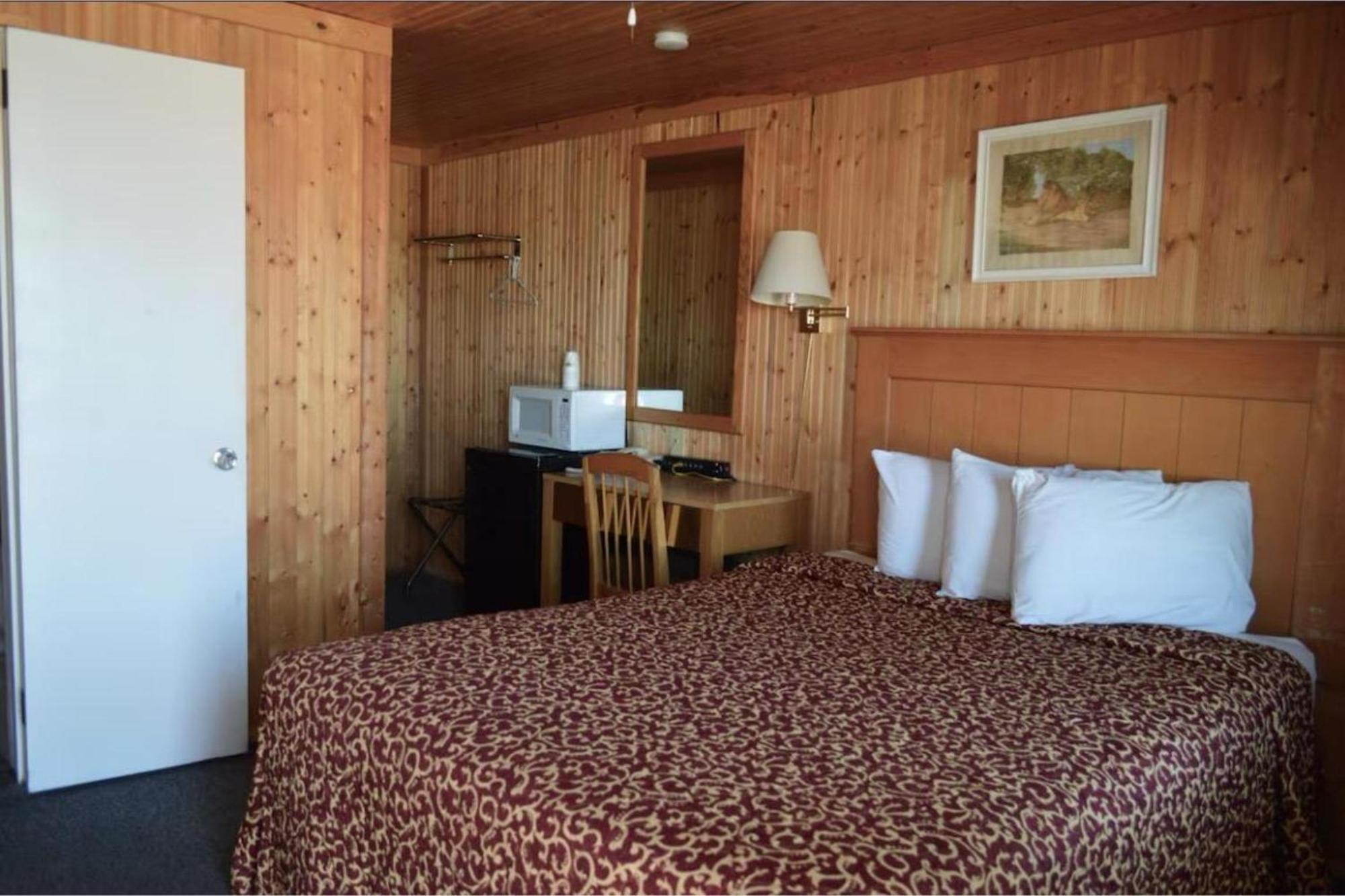 Green Acre Motel By Oyo Near Rush County Airport La Crosse Luaran gambar